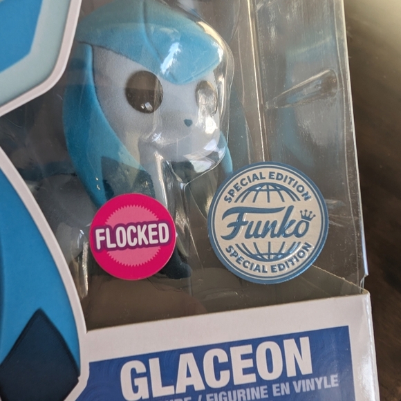 Pokemon Glaceon Funko Special Edition Flocked NEW #921 - Picture 6 of 7